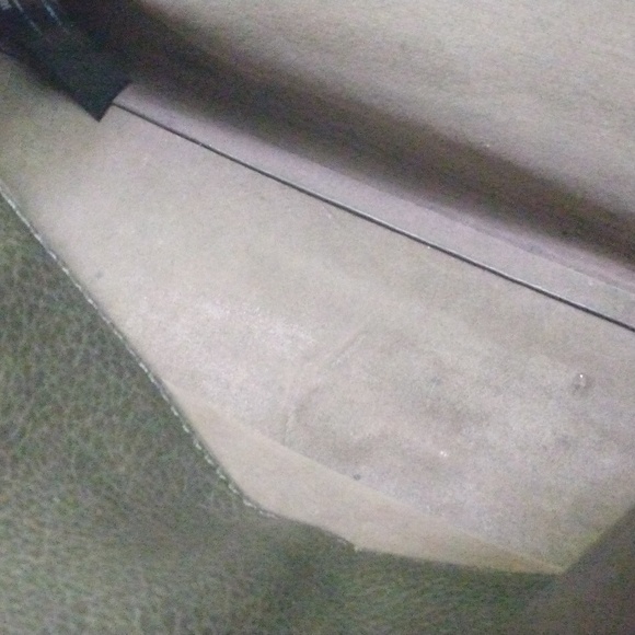 Anthropologie olive green large leather shoulder bag with bows EUC - Picture 9 of 9